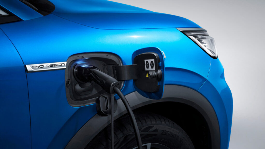 BYD Atto 3 EV चार्जिंग – DC फास्ट चार्जर से 80% बैटरी 50 मिनट में
