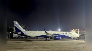 भारत की हवाई यात्रा का महासंकट: इंडिगो का ‘ऑपरेशनल मेलडाउन’ और पायलटों के आराम की कीमत – एक विस्तृत विश्लेषण